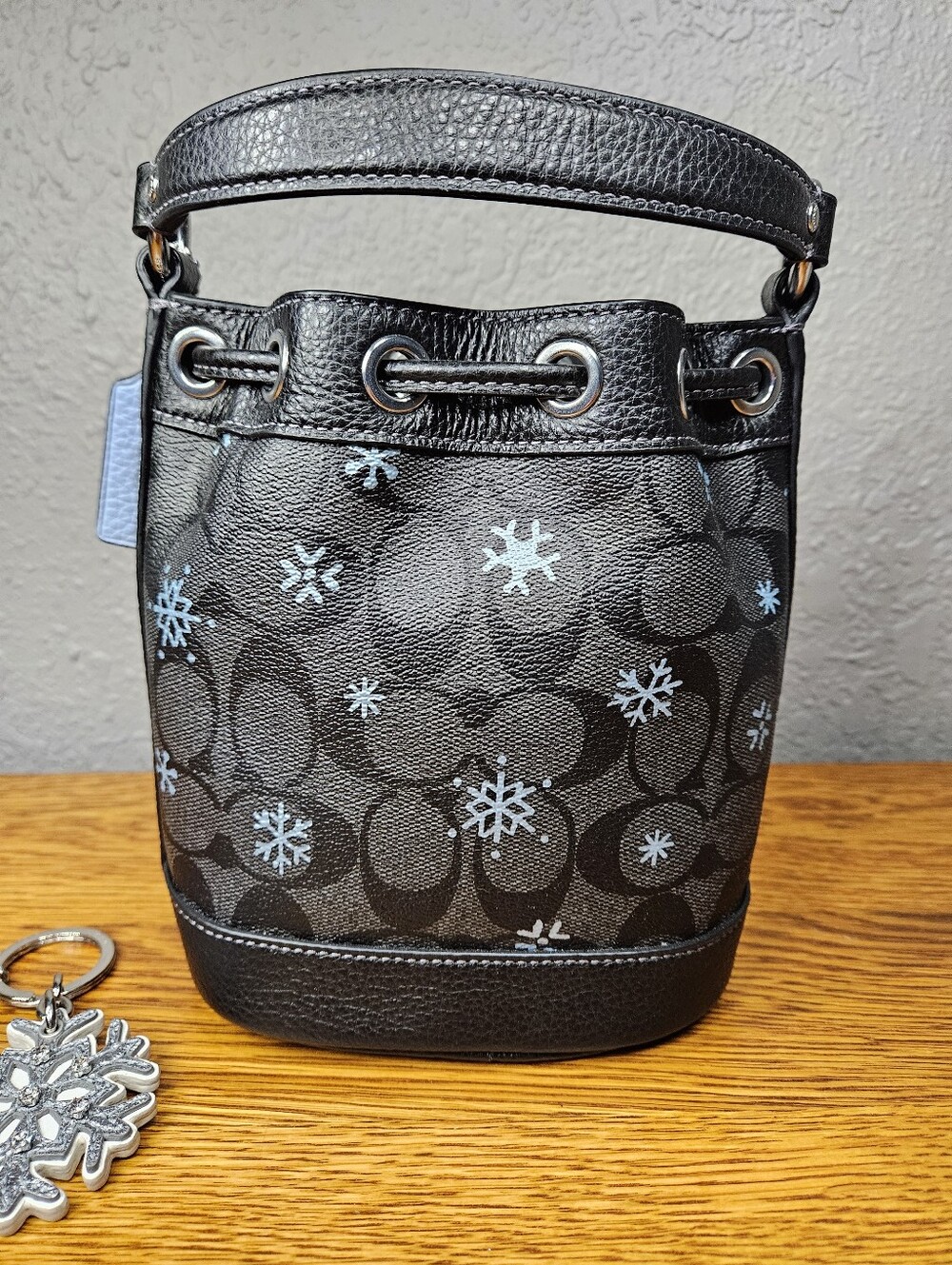 Coach Dempsey Drawstring Bucket Bag 15 With Matching Charm - Picture 4 of 11